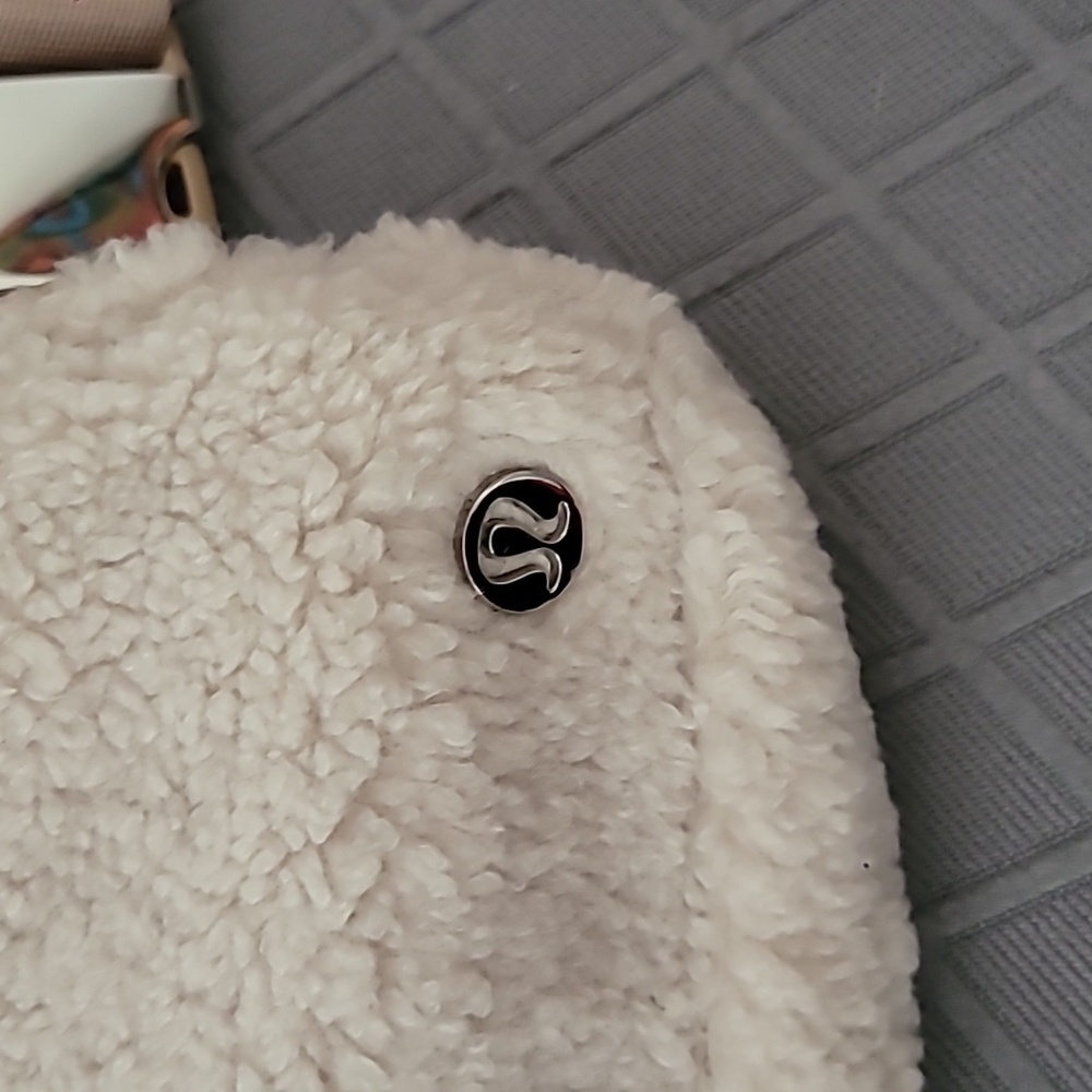 Lululemon Everyday Belt Bag Sherpa Off White Ivory - Picture 3 of 10